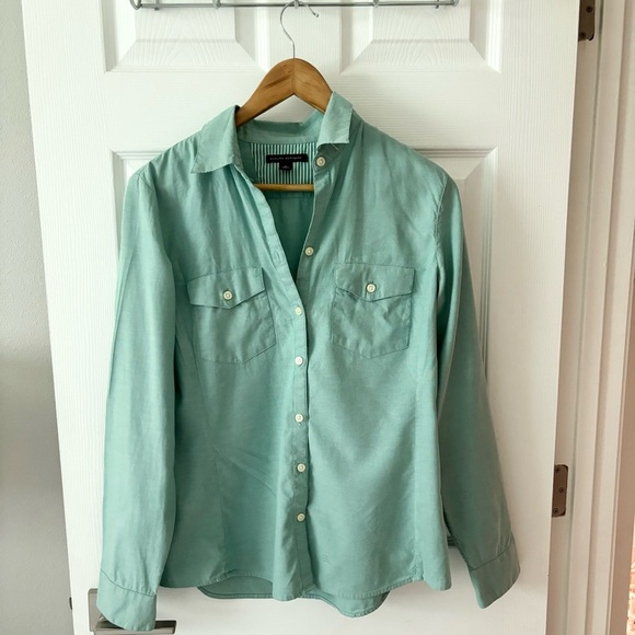 Banana Republic Soft green button down size Medium - Picture 2 of 8